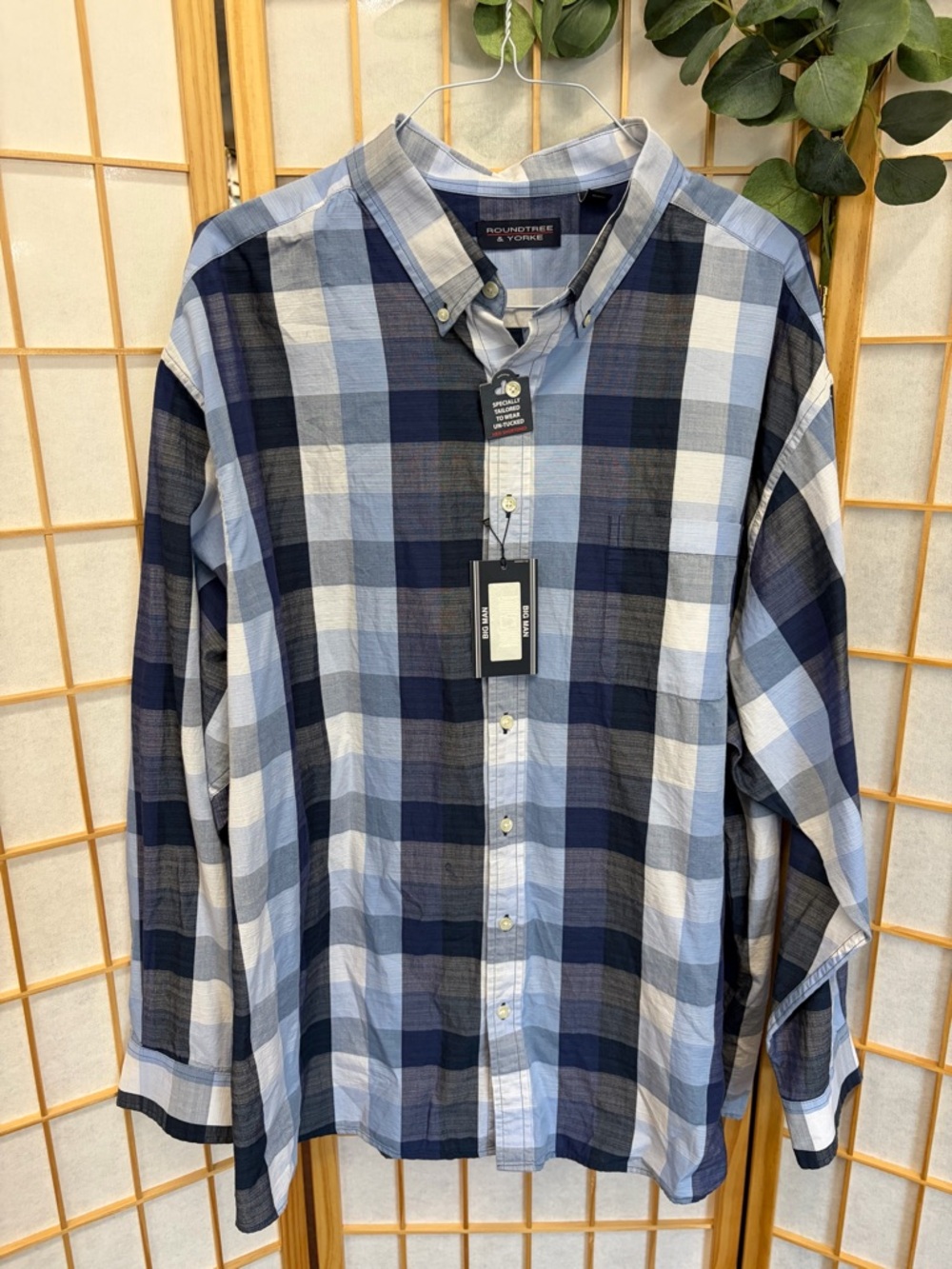 Roundtree & Yorke Men's Navy and Light Blue Plaid Button-Down Shirt